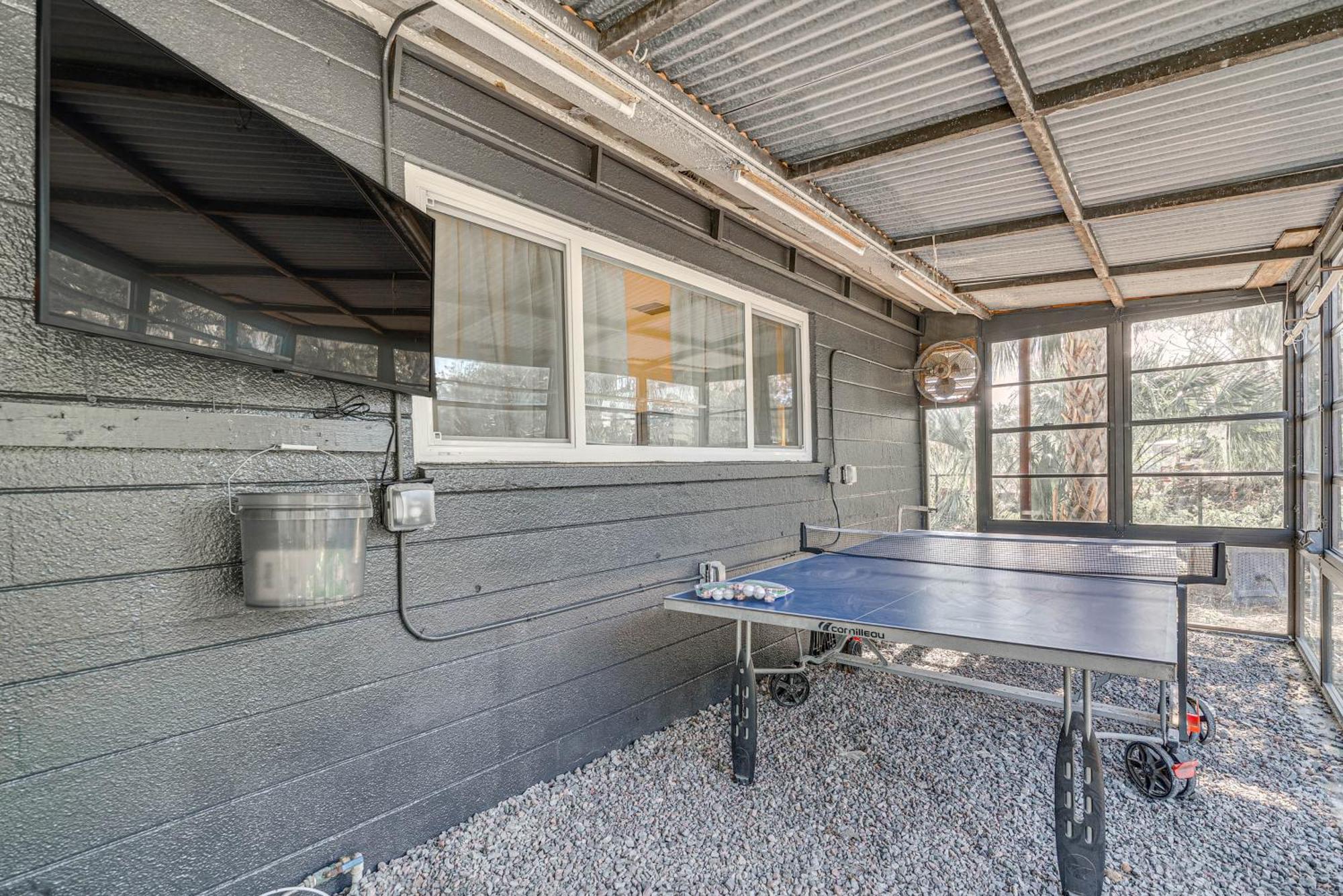 Holiday home Riverfront With Boat Dock And Kayaks!