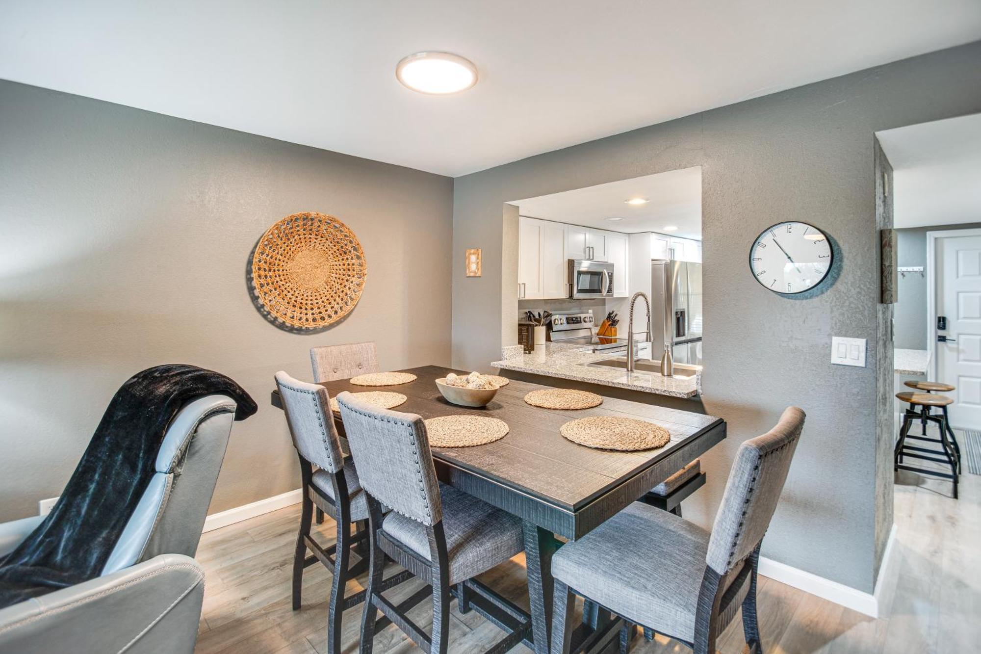 Apartment Stylish Myers About 2 Mi To Beaches!