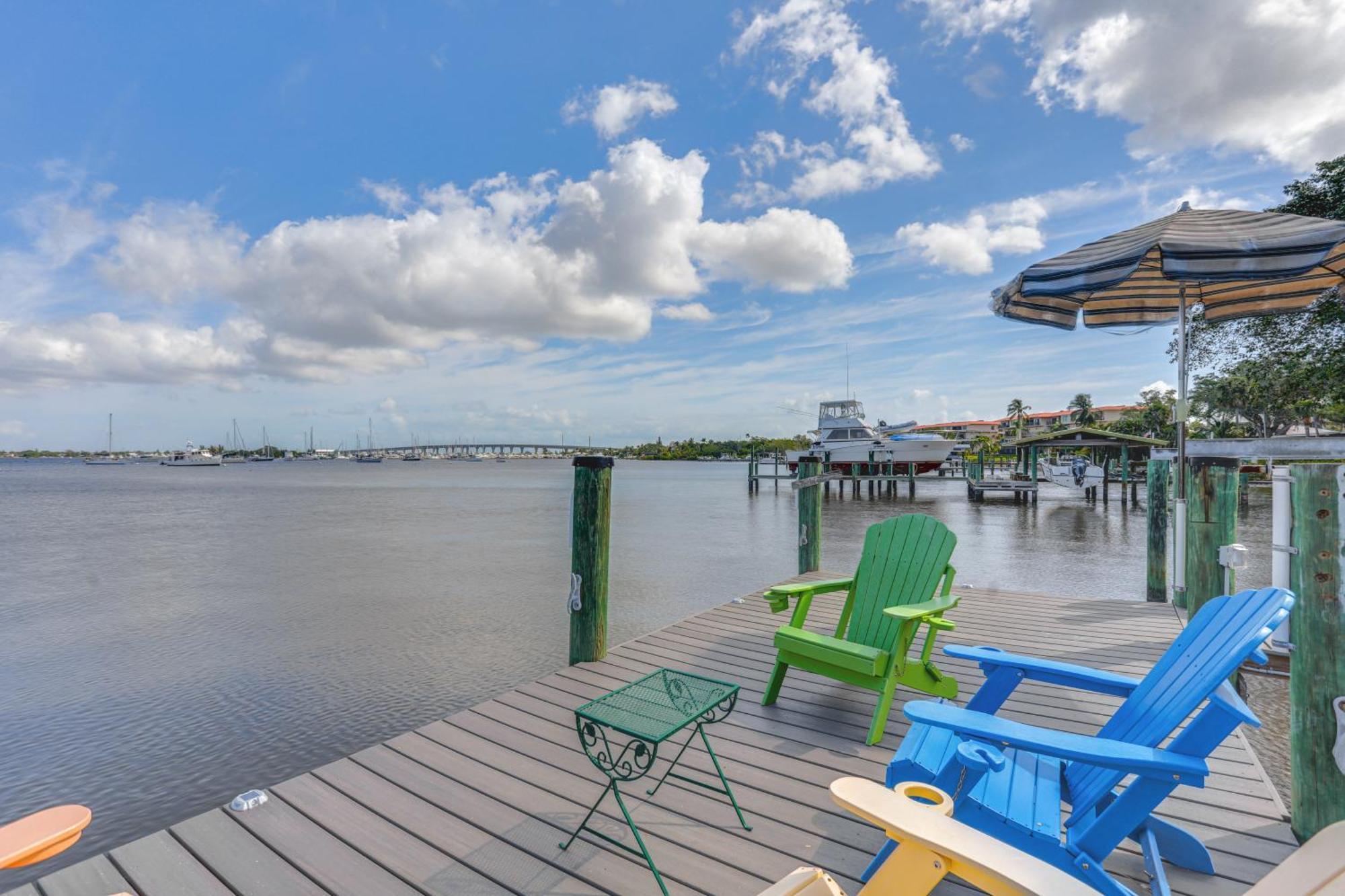 Waterfront Oasis With Hot Tub And Dock! Holiday home Stuart