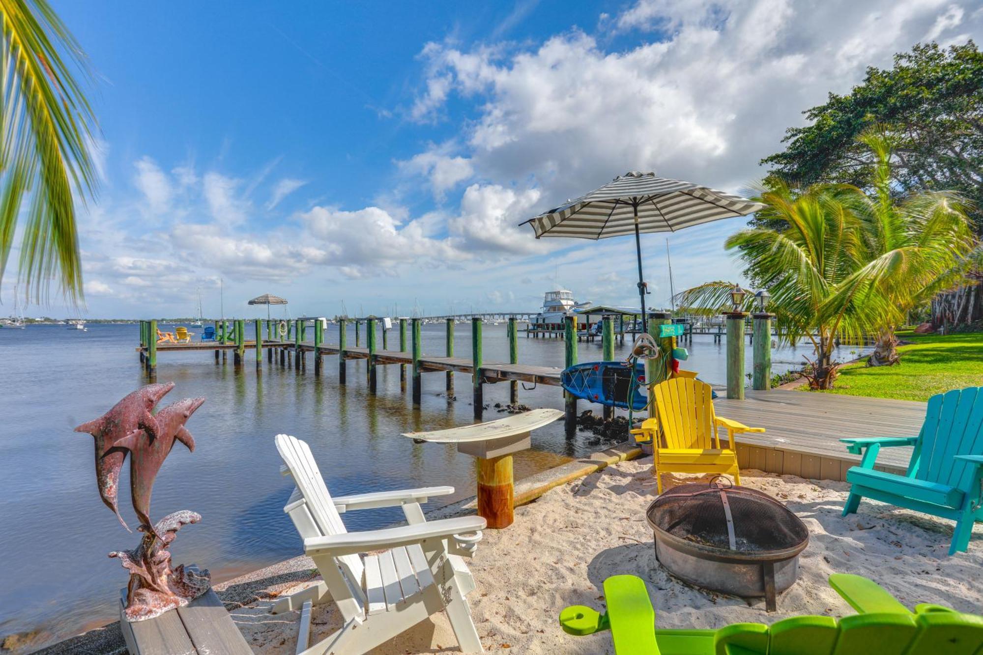 Waterfront Oasis With Hot Tub And Dock! Holiday home Stuart