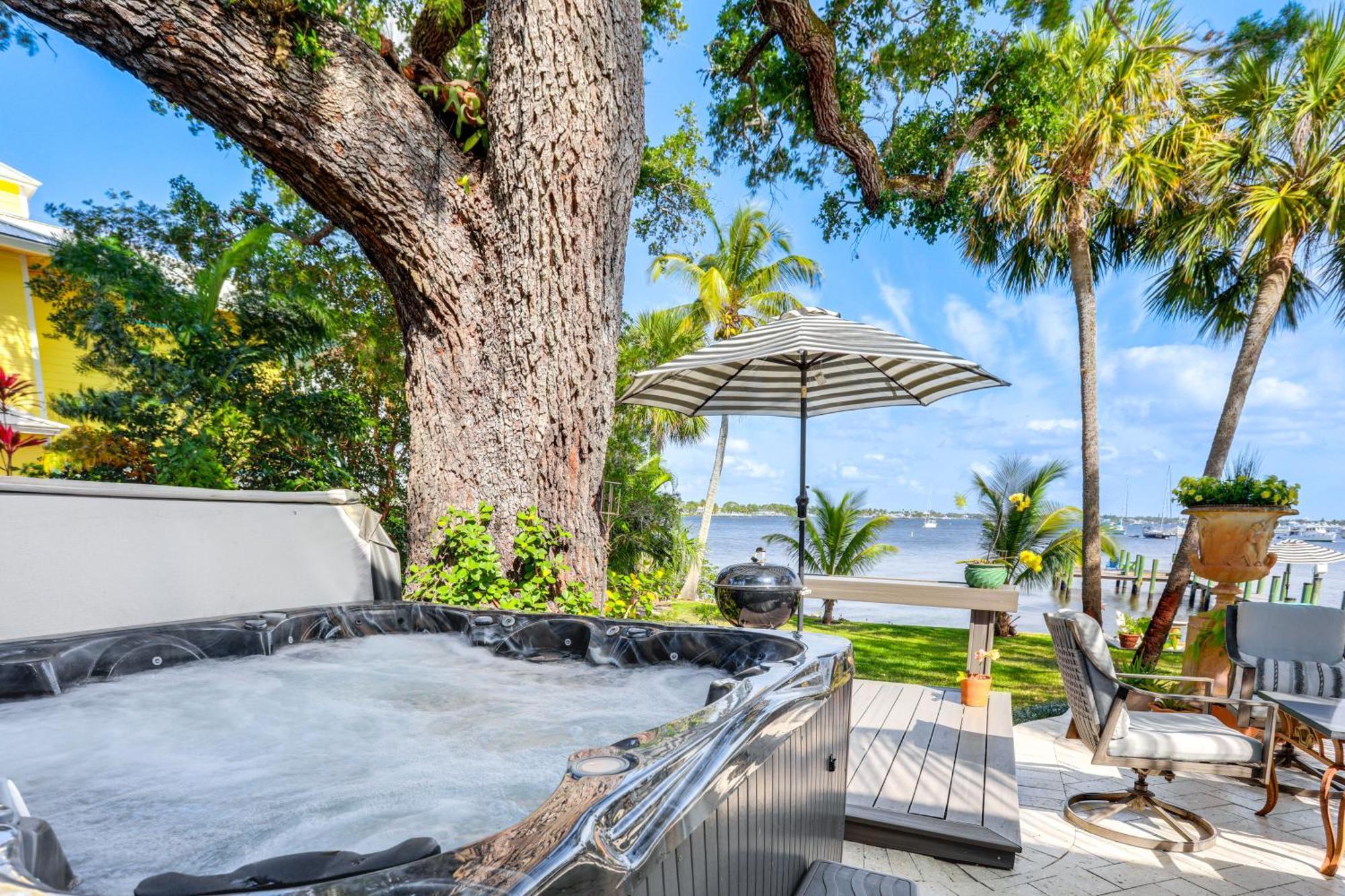 Waterfront Oasis With Hot Tub And Dock! *