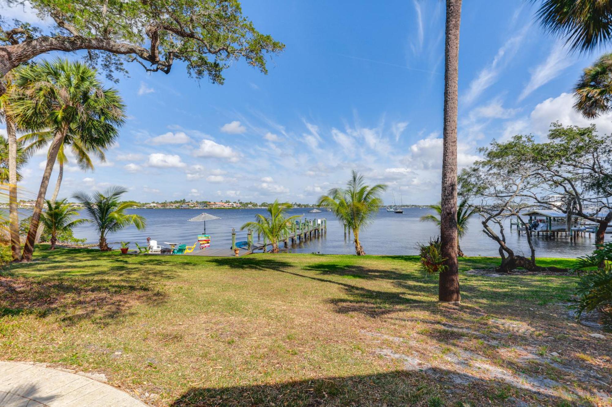 Waterfront Oasis With Hot Tub And Dock!