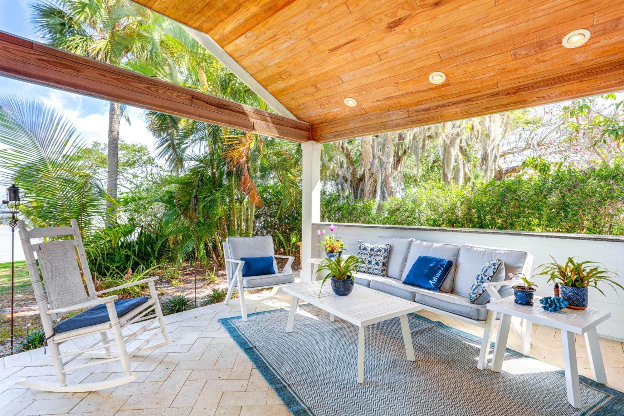 Waterfront Oasis With Hot Tub And Dock! Holiday home *
