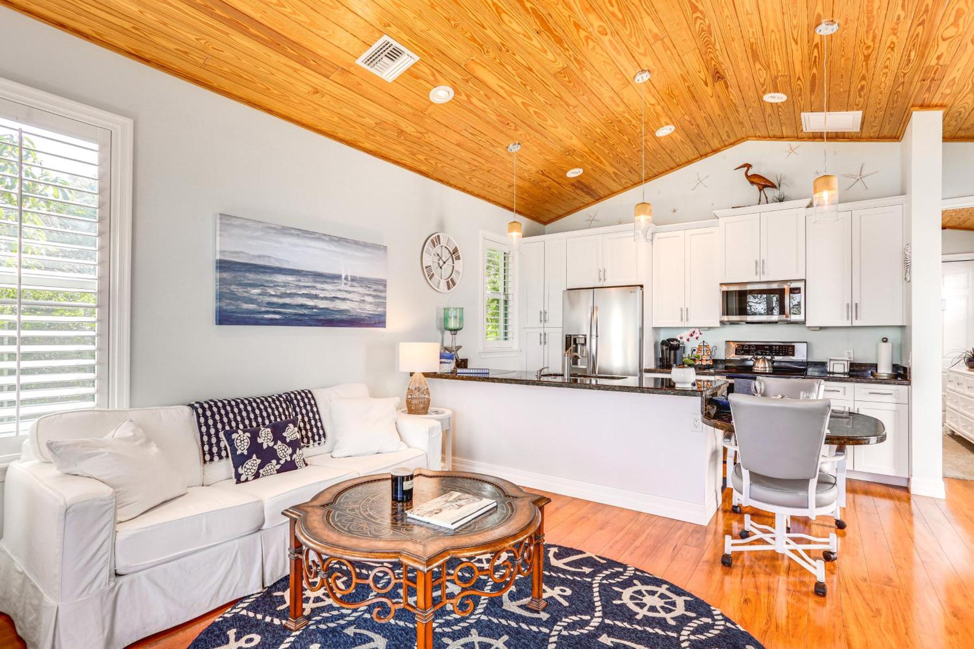 Waterfront Oasis With Hot Tub And Dock! *