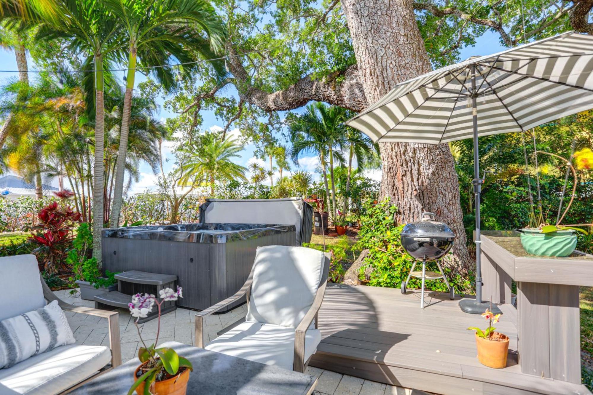 Waterfront Oasis With Hot Tub And Dock! Holiday home