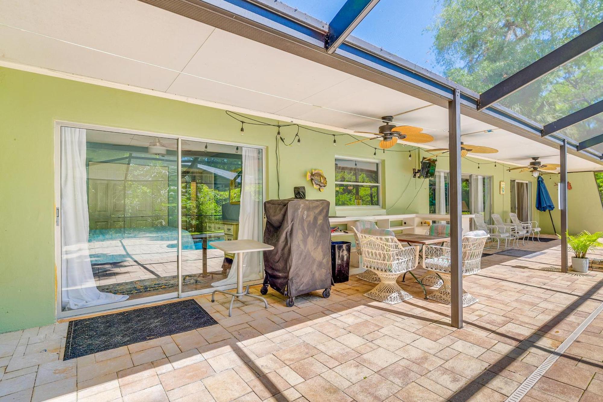 Lovely With Lanai And Pool! *