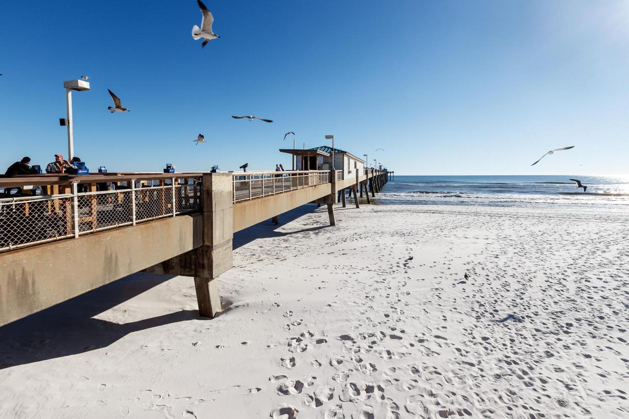 Nautilus 1701 Gulf Front 2 Bedroom Large Penthouse Huge Wrap Around Balcony Holiday home Fort Walton Beach