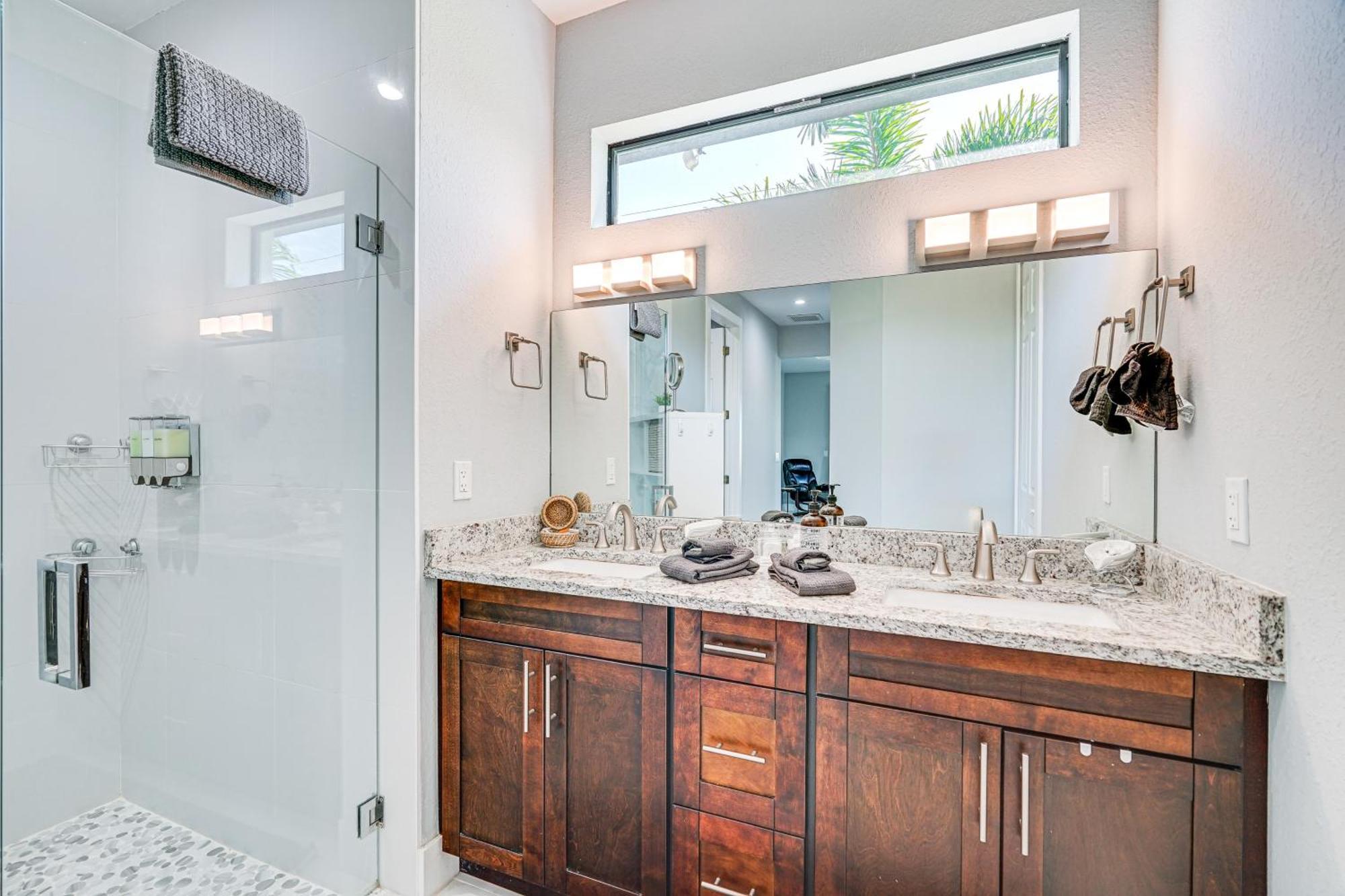 Holiday home Canal-front Retreat With Pool And Lanai!