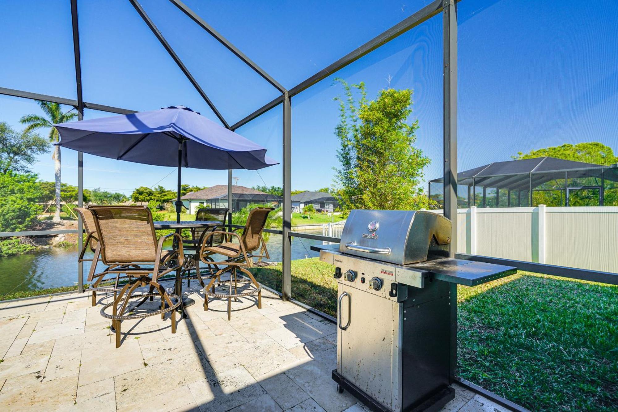Canal-front Retreat With Pool And Lanai! Holiday home Cape Coral
