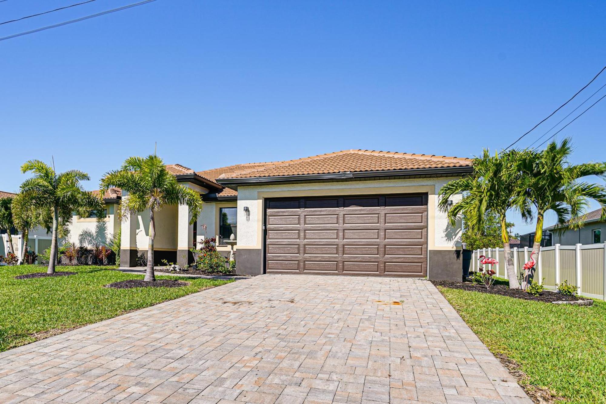 Canal-front Retreat With Pool And Lanai! *