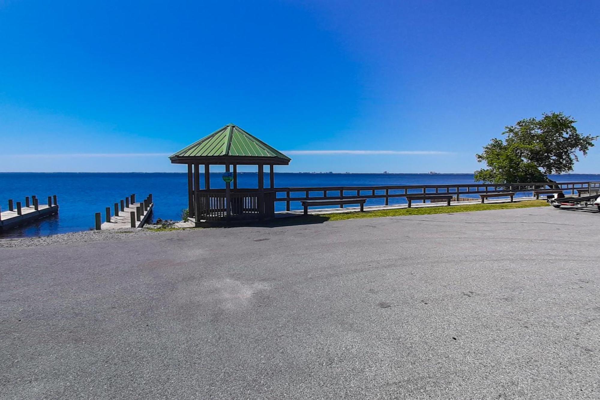 Bayfront Breeze Holiday home *