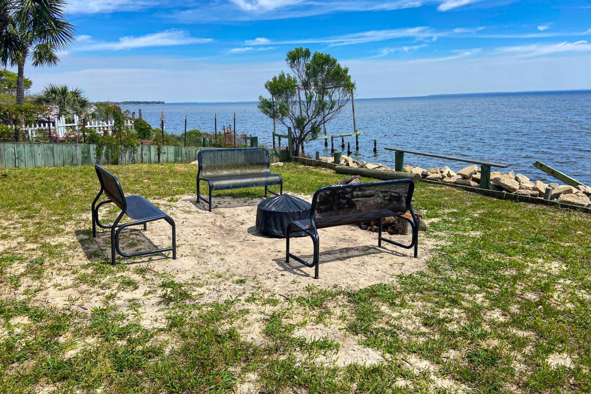 Bayfront Breeze Holiday home *