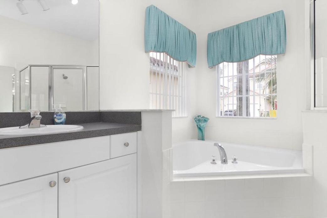 633 Fabulous 6 Bed With Due South Facing Private Pool Themed Kids