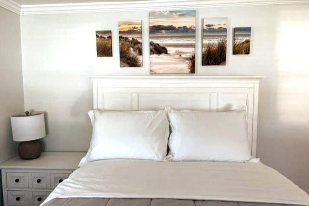 A Cozy Close To Beach And Downtown Holiday home