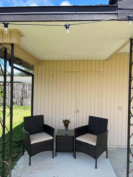 Holiday home A Cozy Close To Beach And Downtown *
