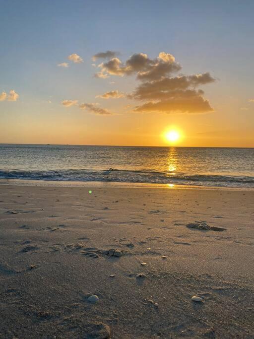 A Cozy Close To Beach And Downtown Bonita Springs