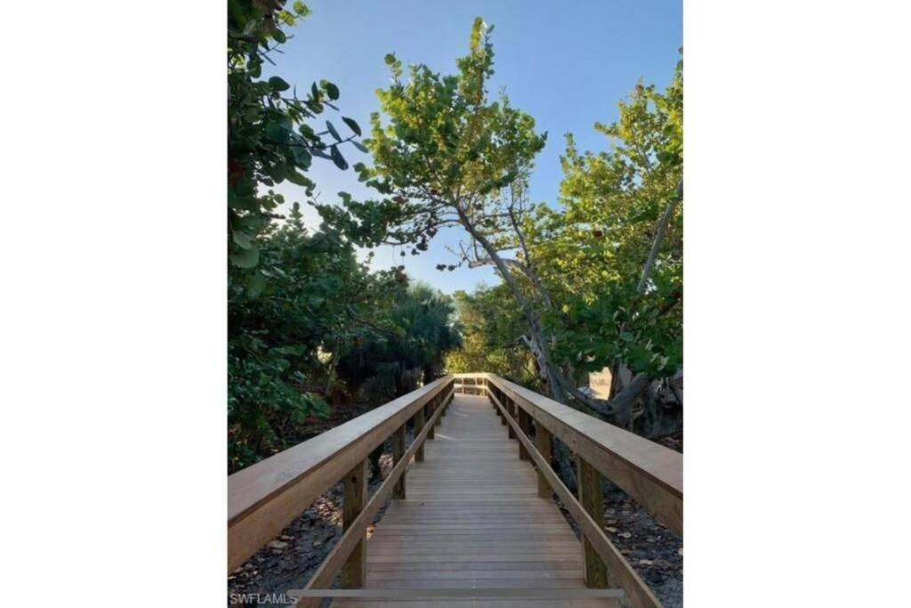 A Cozy Close To Beach And Downtown
