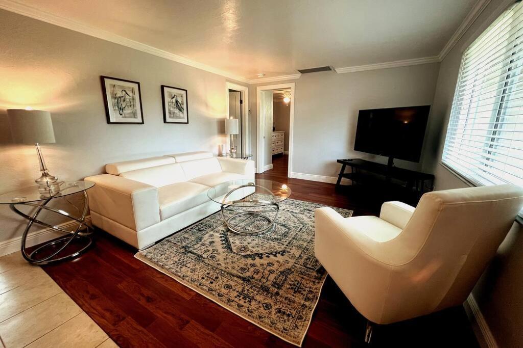 A Cozy Close To Beach And Downtown Holiday home Bonita Springs