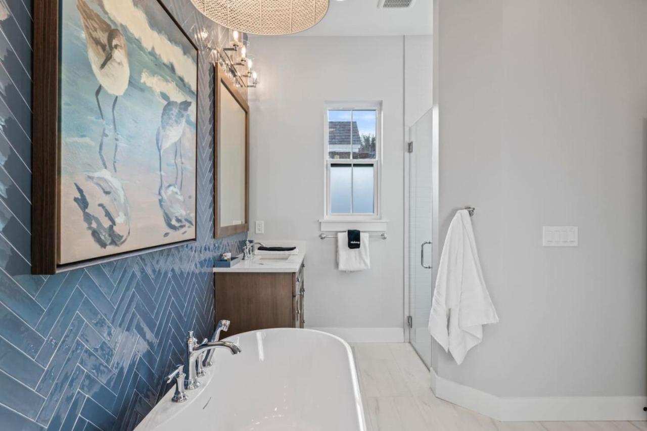 Taj Duval, Sleeps 14, Pool, Lux Holiday home Jacksonville Beach