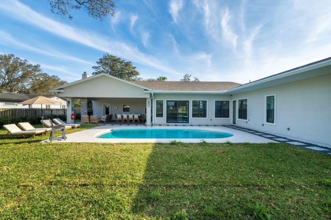 Holiday home Taj Duval, Sleeps 14, Pool, Lux