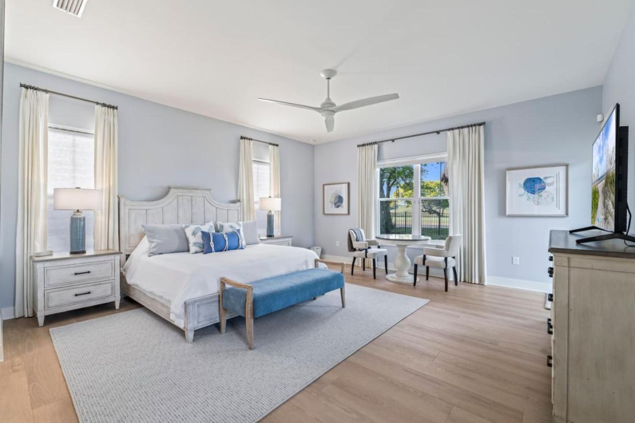 Taj Duval, Sleeps 14, Pool, Lux Holiday home *