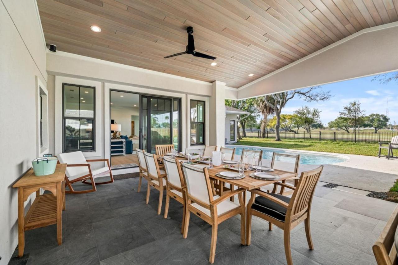 Taj Duval, Sleeps 14, Pool, Lux Holiday home
