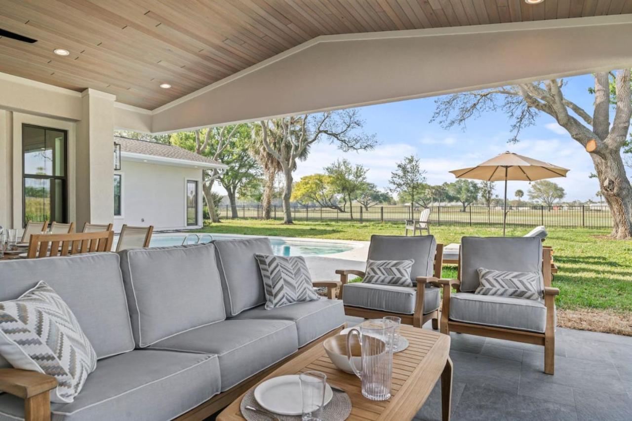 Taj Duval, Sleeps 14, Pool, Lux Holiday home *