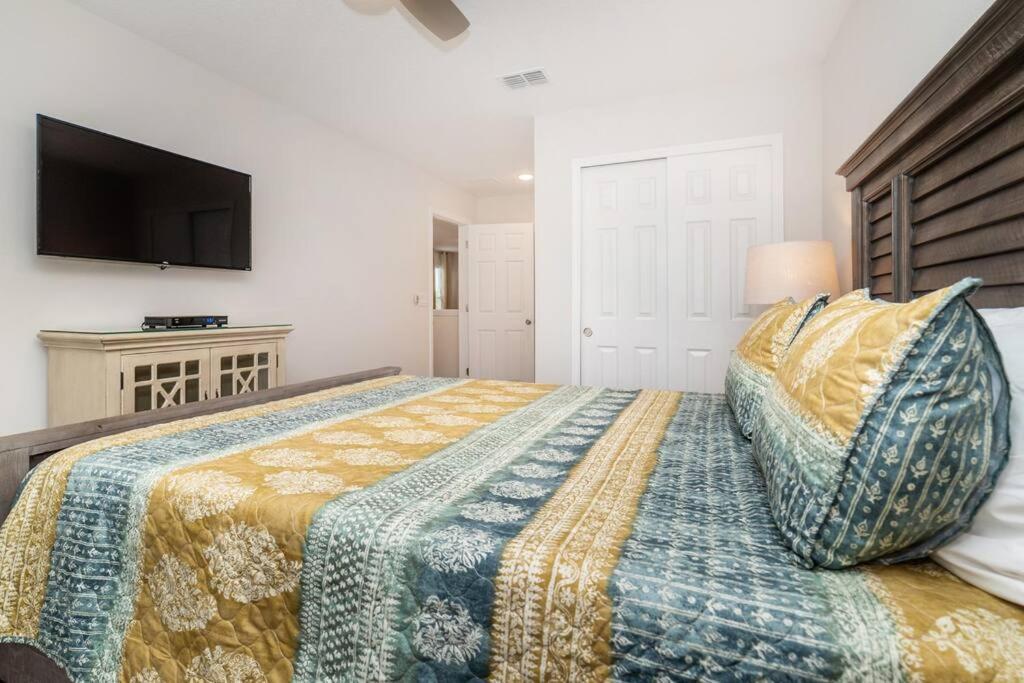 Water 5 Bedroom Splash Pool Near