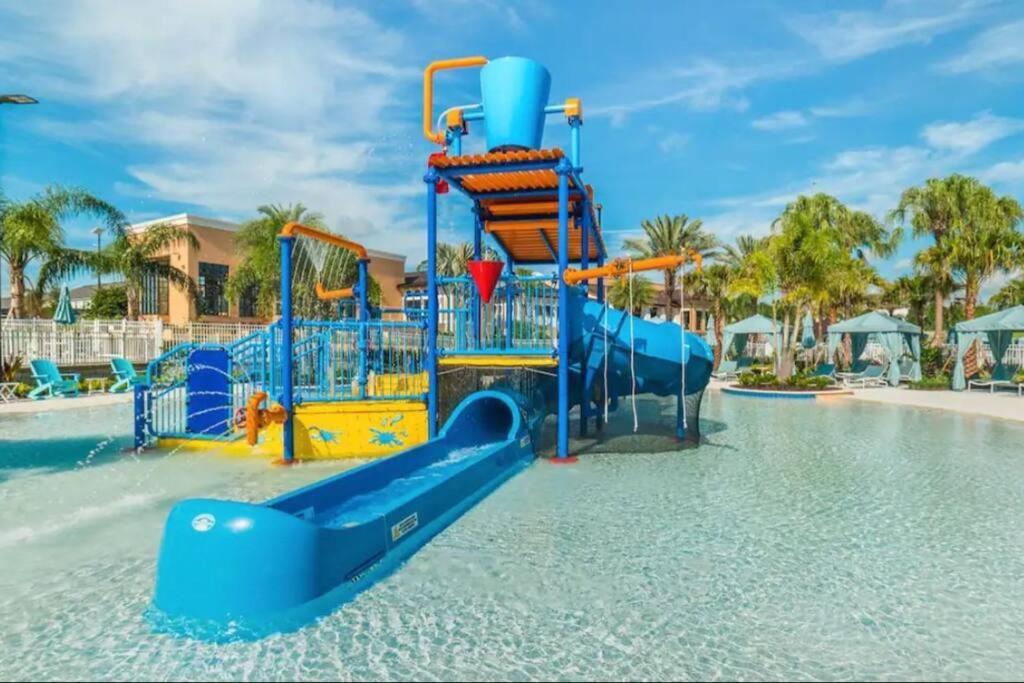 Water 5 Bedroom Splash Pool Near Holiday home