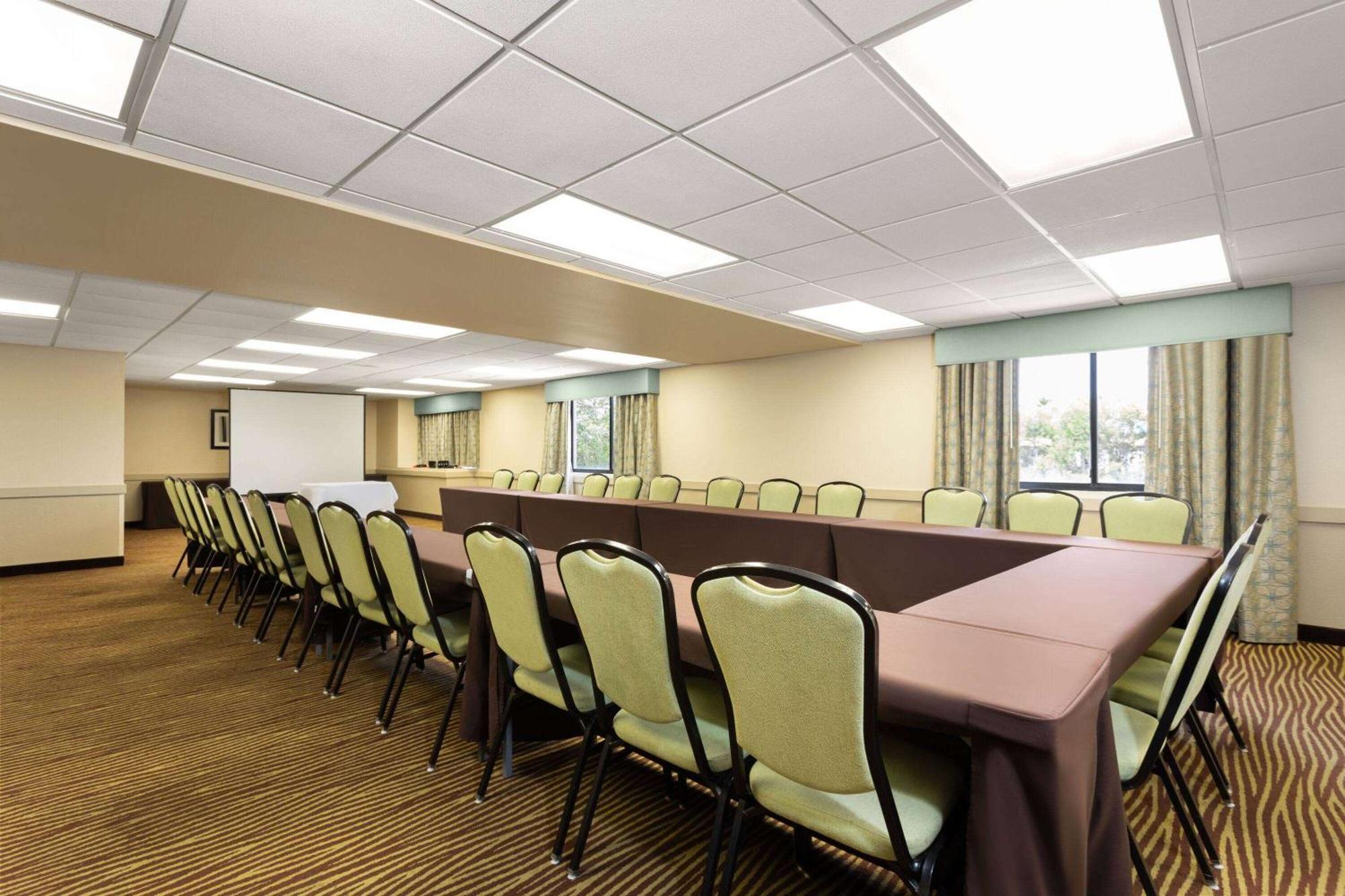La Quinta By Wyndham Naples North 3*