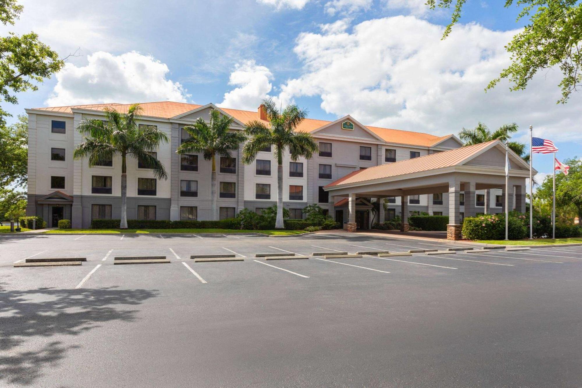 La Quinta By Wyndham Naples North Hotel