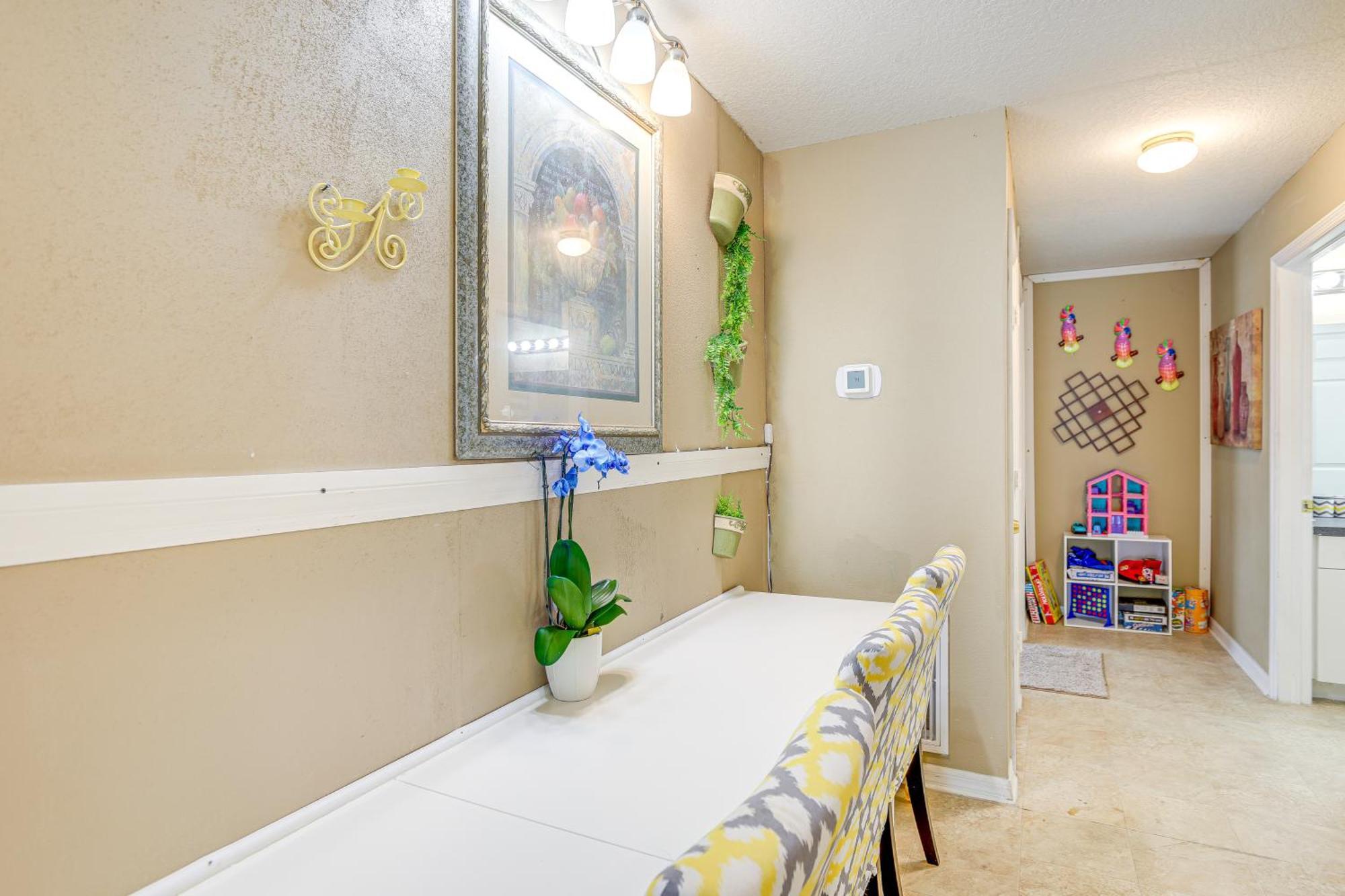 Colorful About 5 Mi To The Beach! Holiday home Clearwater