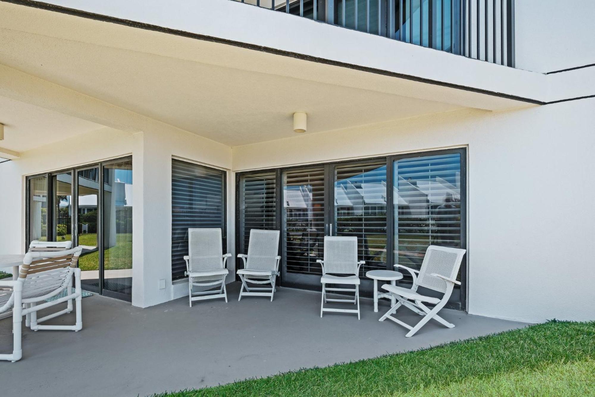 Holiday home Ground Floor Beachfront With Steps To The And Pool & Access