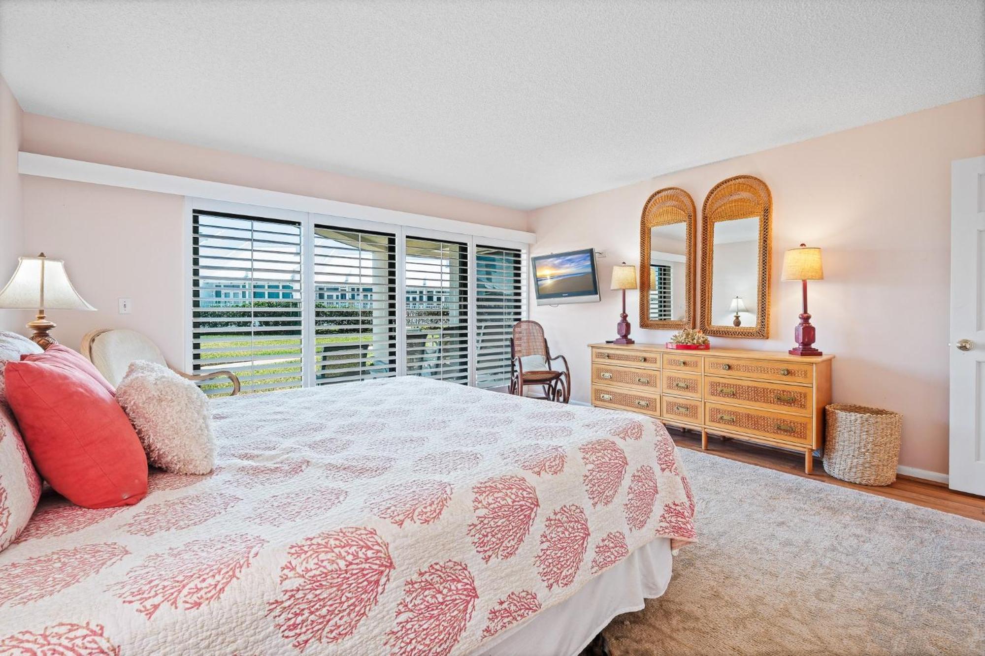 Ground Floor Beachfront With Steps To The And Pool & Access New Smyrna Beach