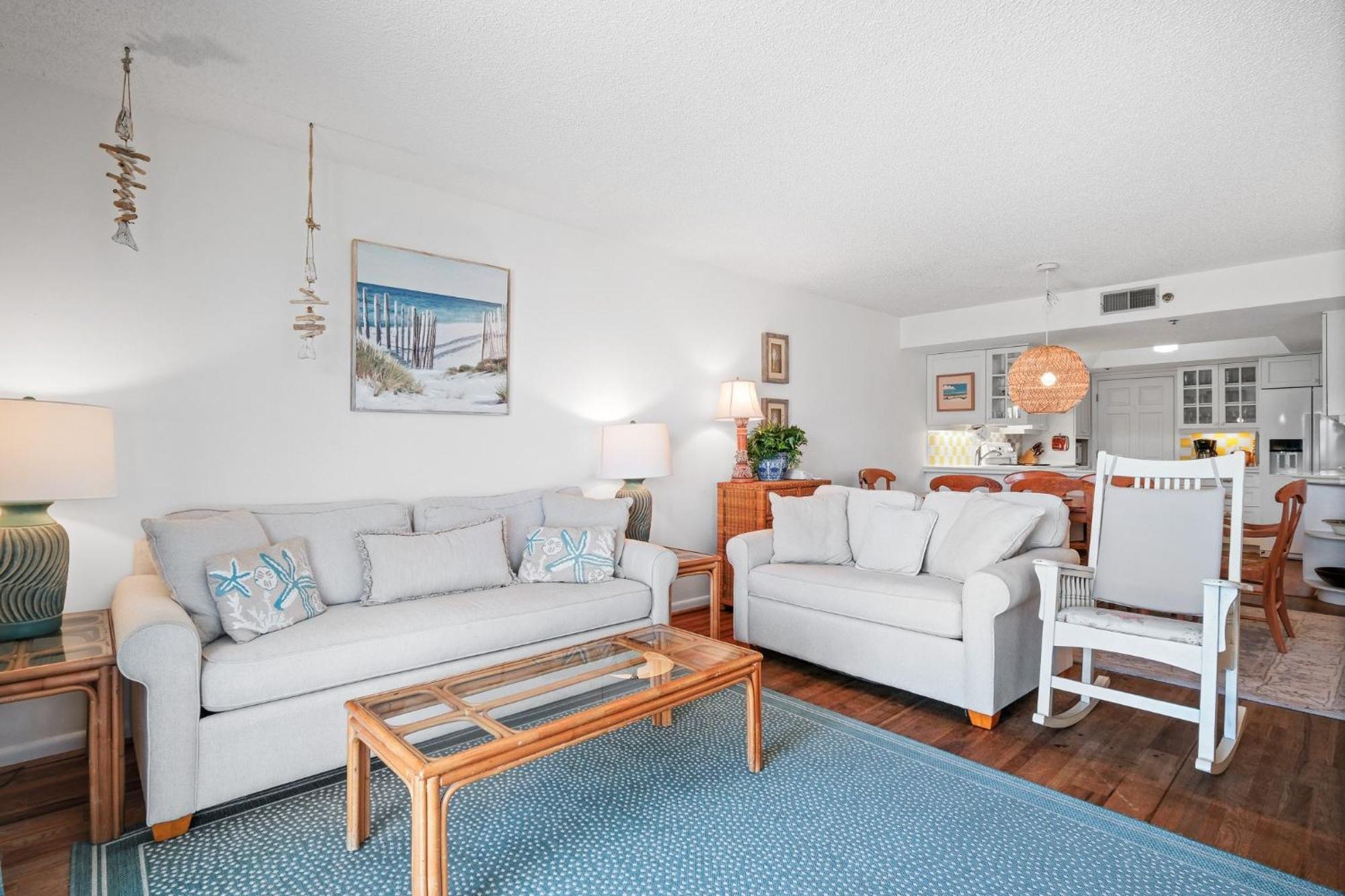 Ground Floor Beachfront With Steps To The And Pool & Access *