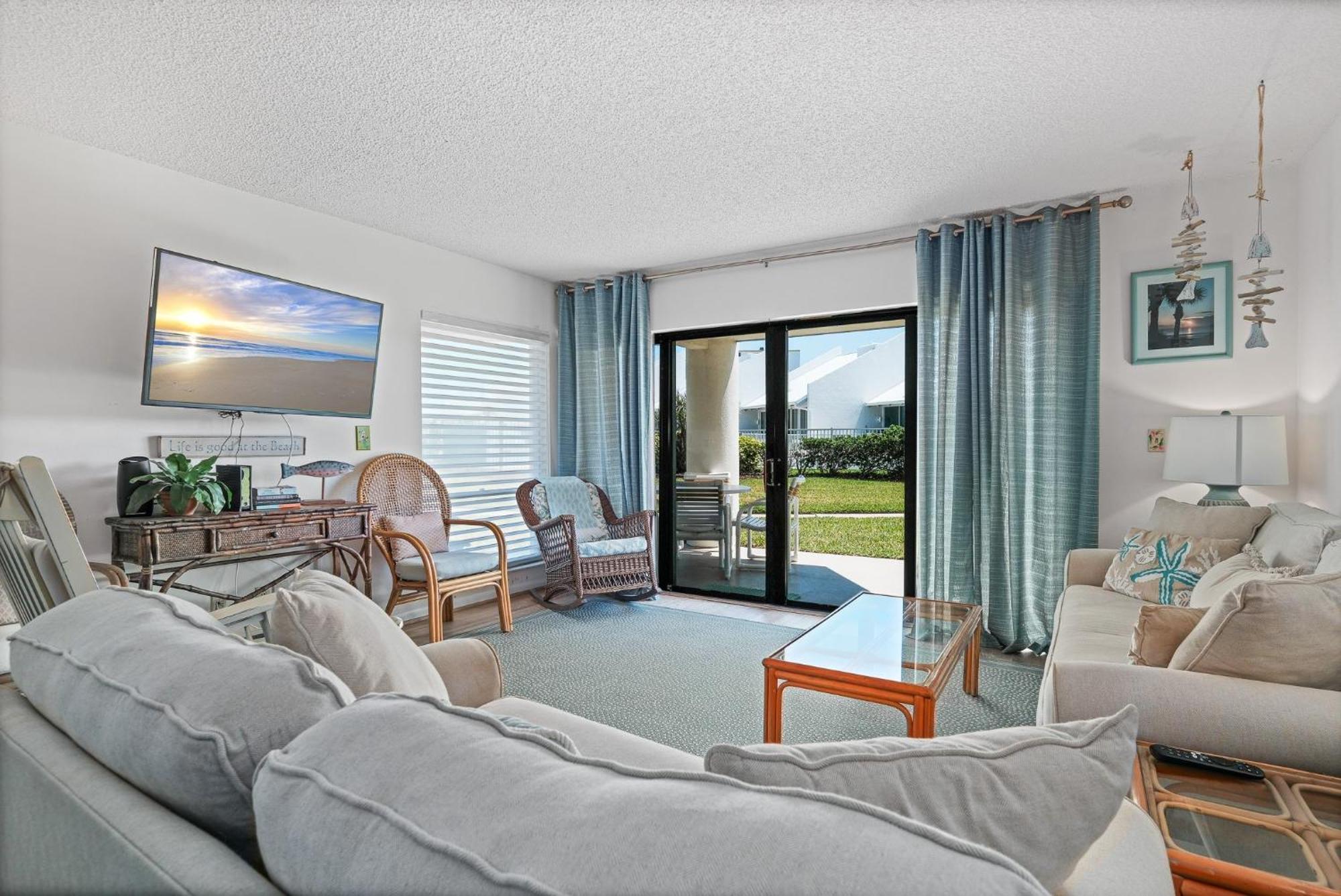 Ground Floor Beachfront With Steps To The And Pool & Access