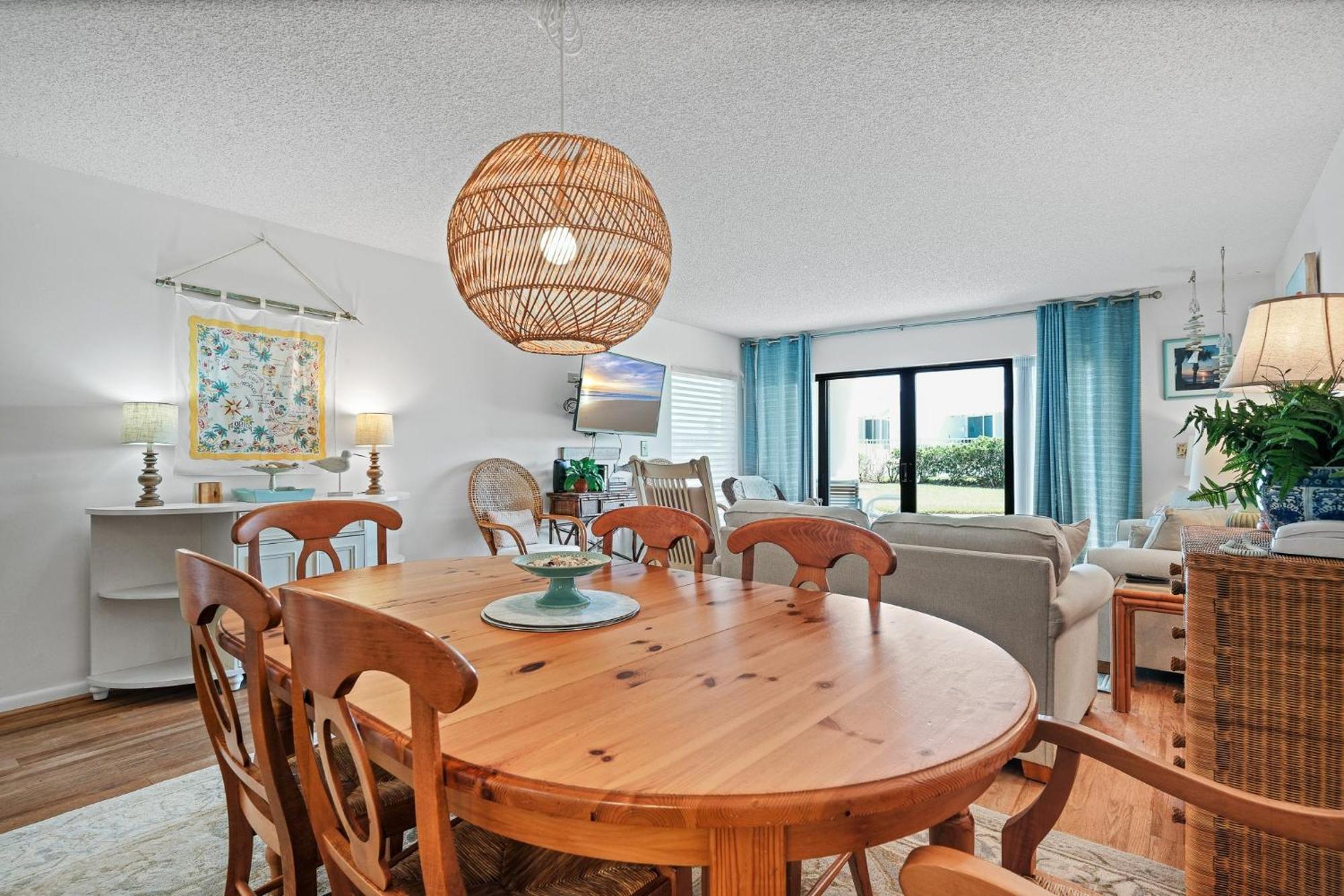Ground Floor Beachfront With Steps To The And Pool & Access