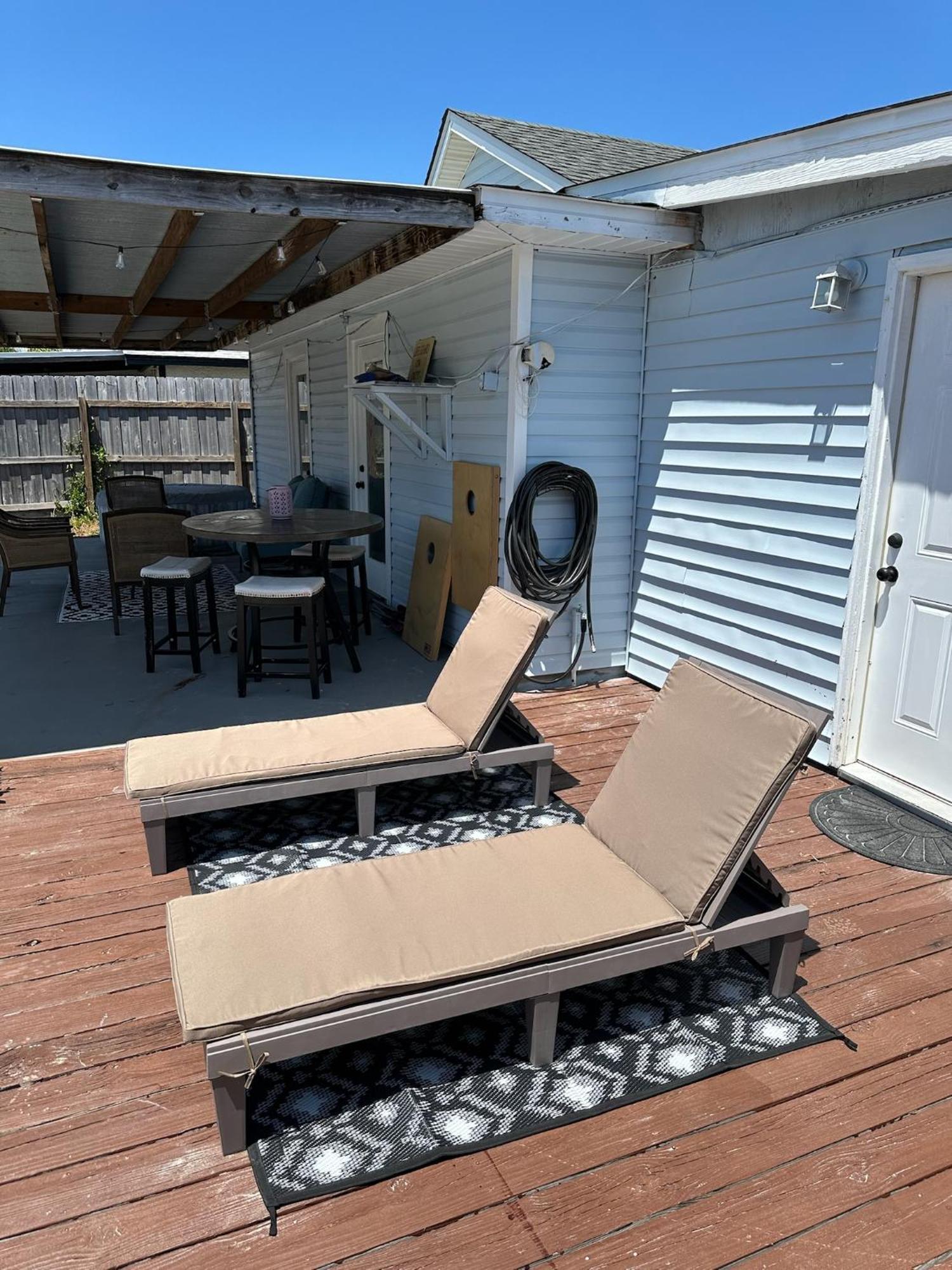 Beachside Bliss - Breakfast, Walk To Schooners, Sleeps 15, Fenced Privacy Holiday home