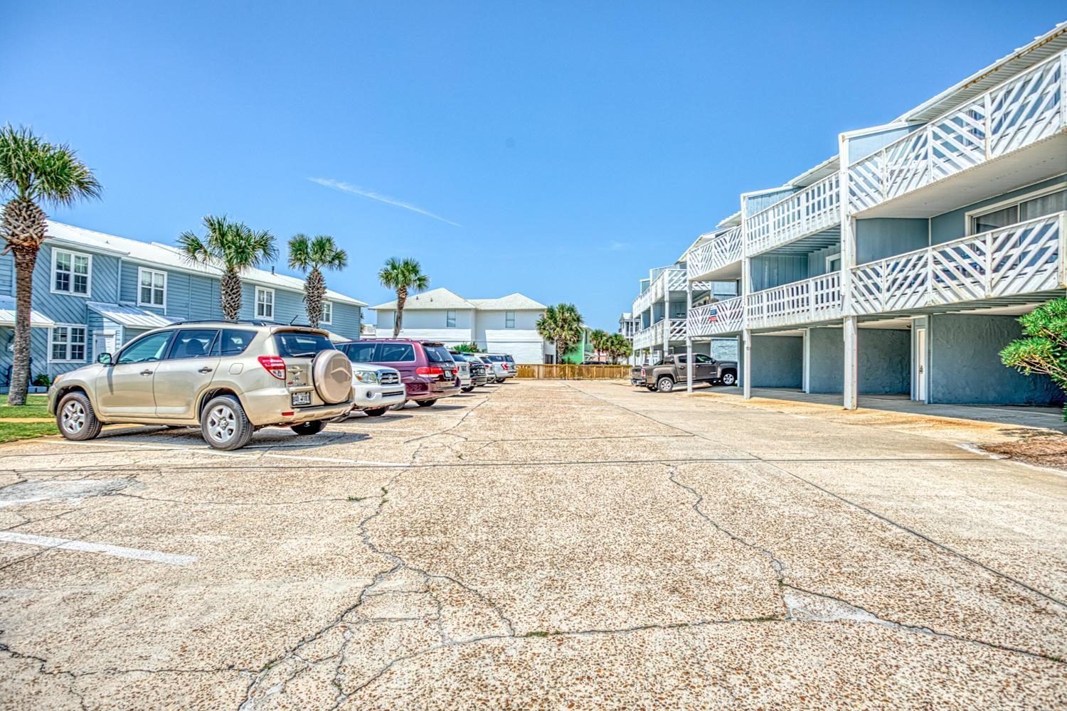 Holiday home Gulf Views! Only 30 Seconds To The Modern Amenities Meets Vintage Charm *