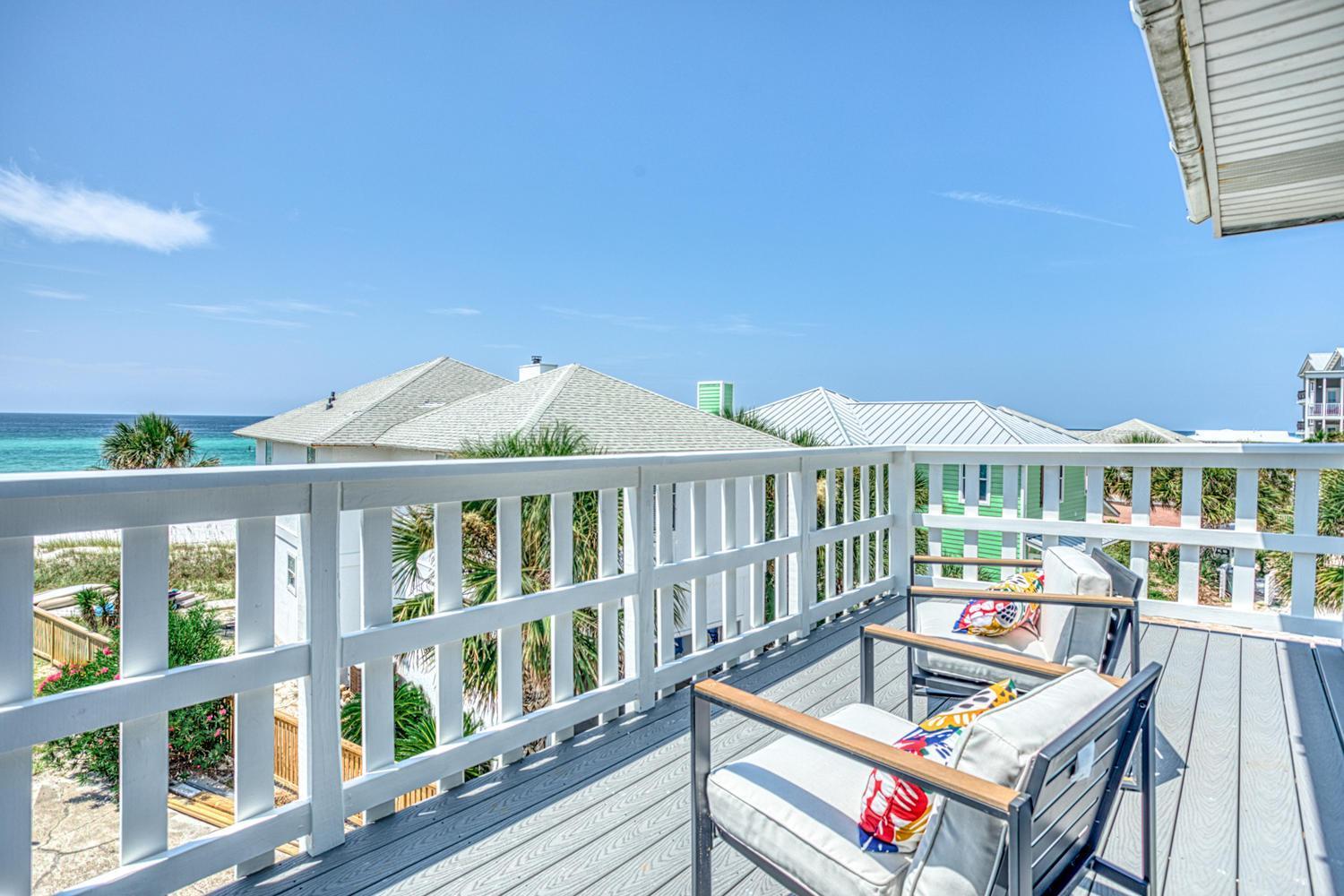 Gulf Views! Only 30 Seconds To The Modern Amenities Meets Vintage Charm Holiday home *