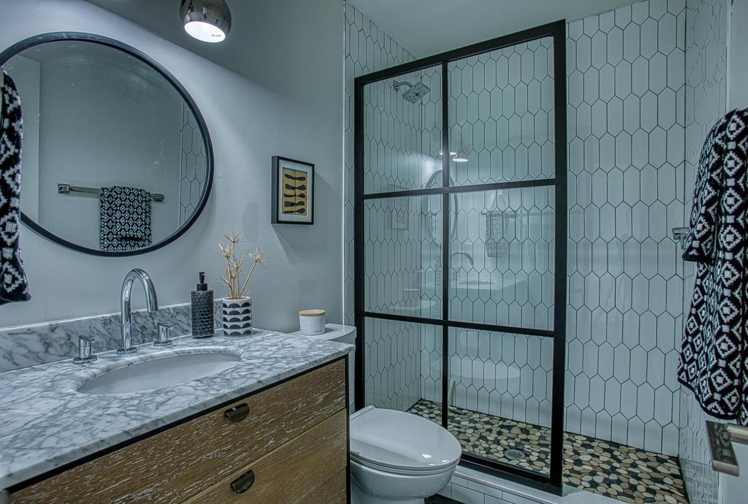 Gulf Views! Only 30 Seconds To The Modern Amenities Meets Vintage Charm Inlet Beach