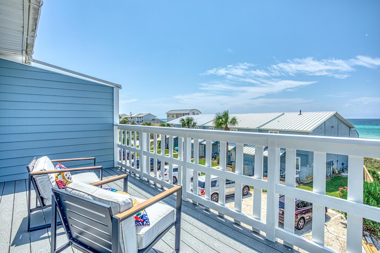 Gulf Views! Only 30 Seconds To The Modern Amenities Meets Vintage Charm Holiday home