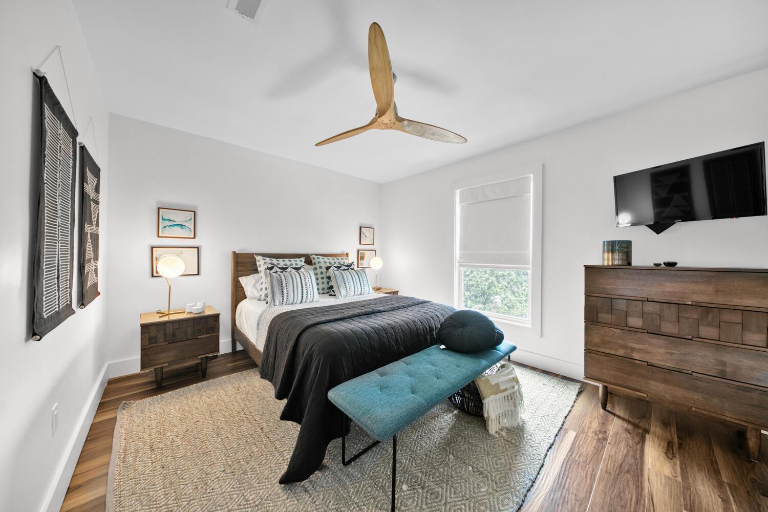 Holiday home Gulf Views! Only 30 Seconds To The Modern Amenities Meets Vintage Charm *