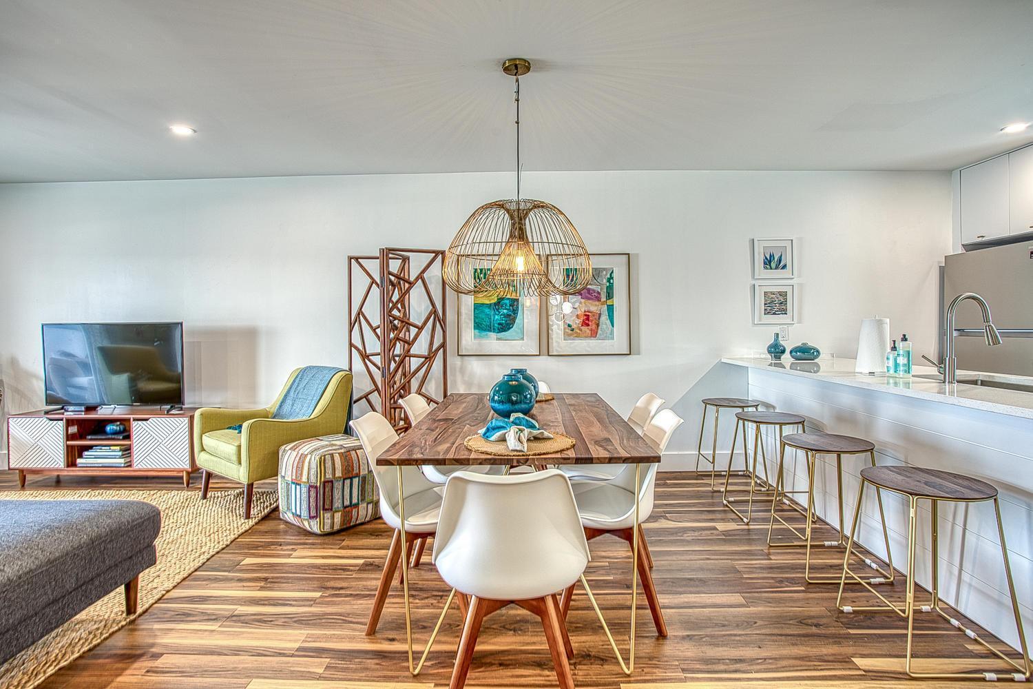 Gulf Views! Only 30 Seconds To The Modern Amenities Meets Vintage Charm Holiday home *