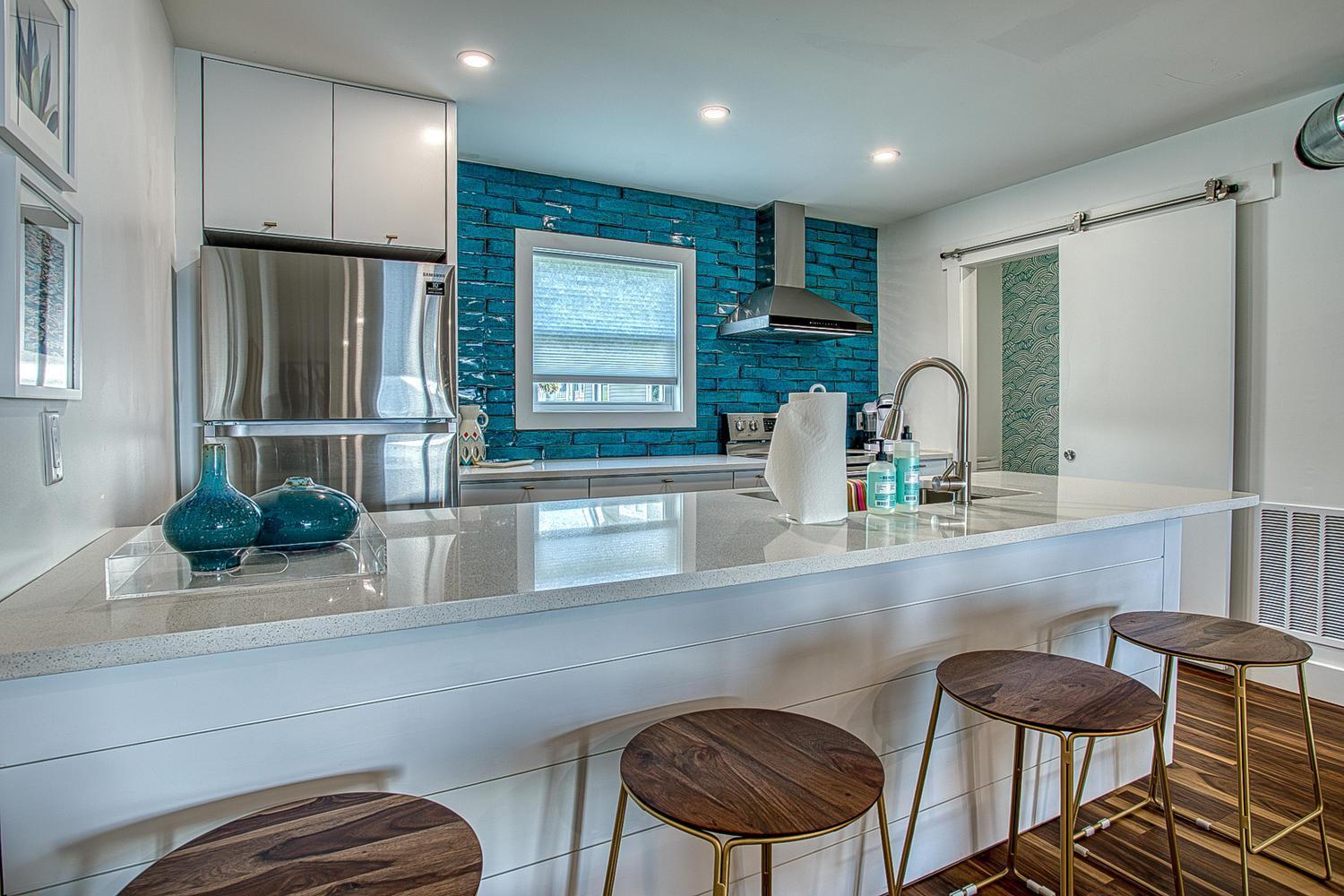 Gulf Views! Only 30 Seconds To The Modern Amenities Meets Vintage Charm