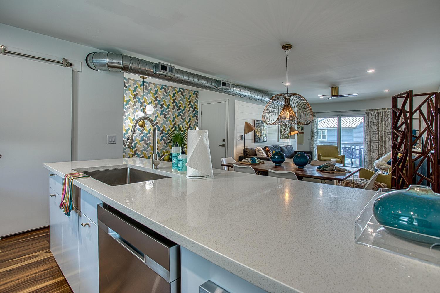 Holiday home Gulf Views! Only 30 Seconds To The Modern Amenities Meets Vintage Charm