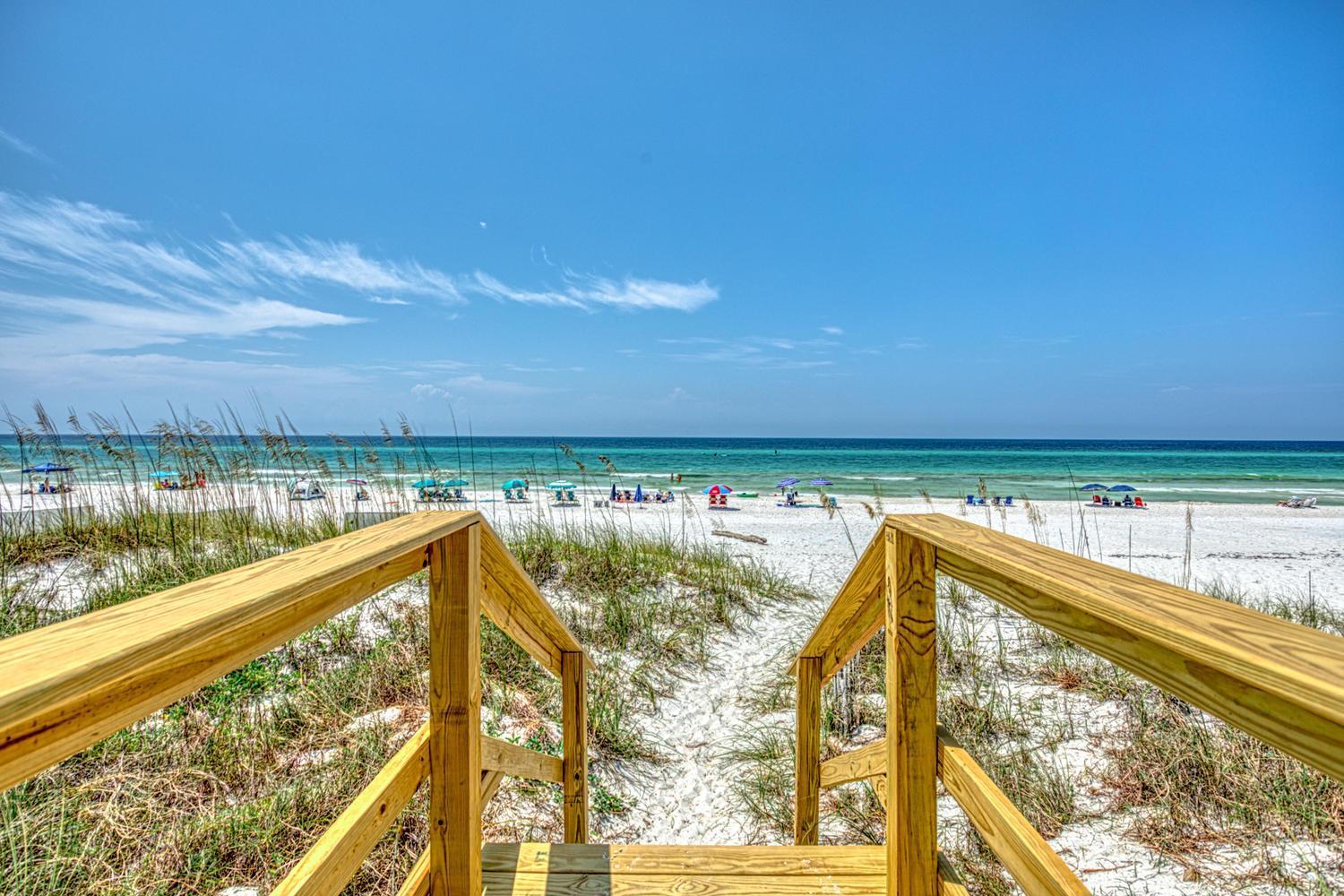Gulf Views! Only 30 Seconds To The Modern Amenities Meets Vintage Charm Holiday home