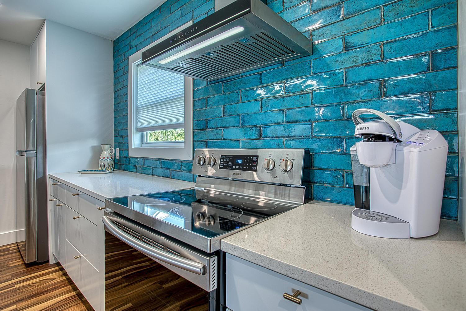 Holiday home Gulf Views! Only 30 Seconds To The Modern Amenities Meets Vintage Charm *