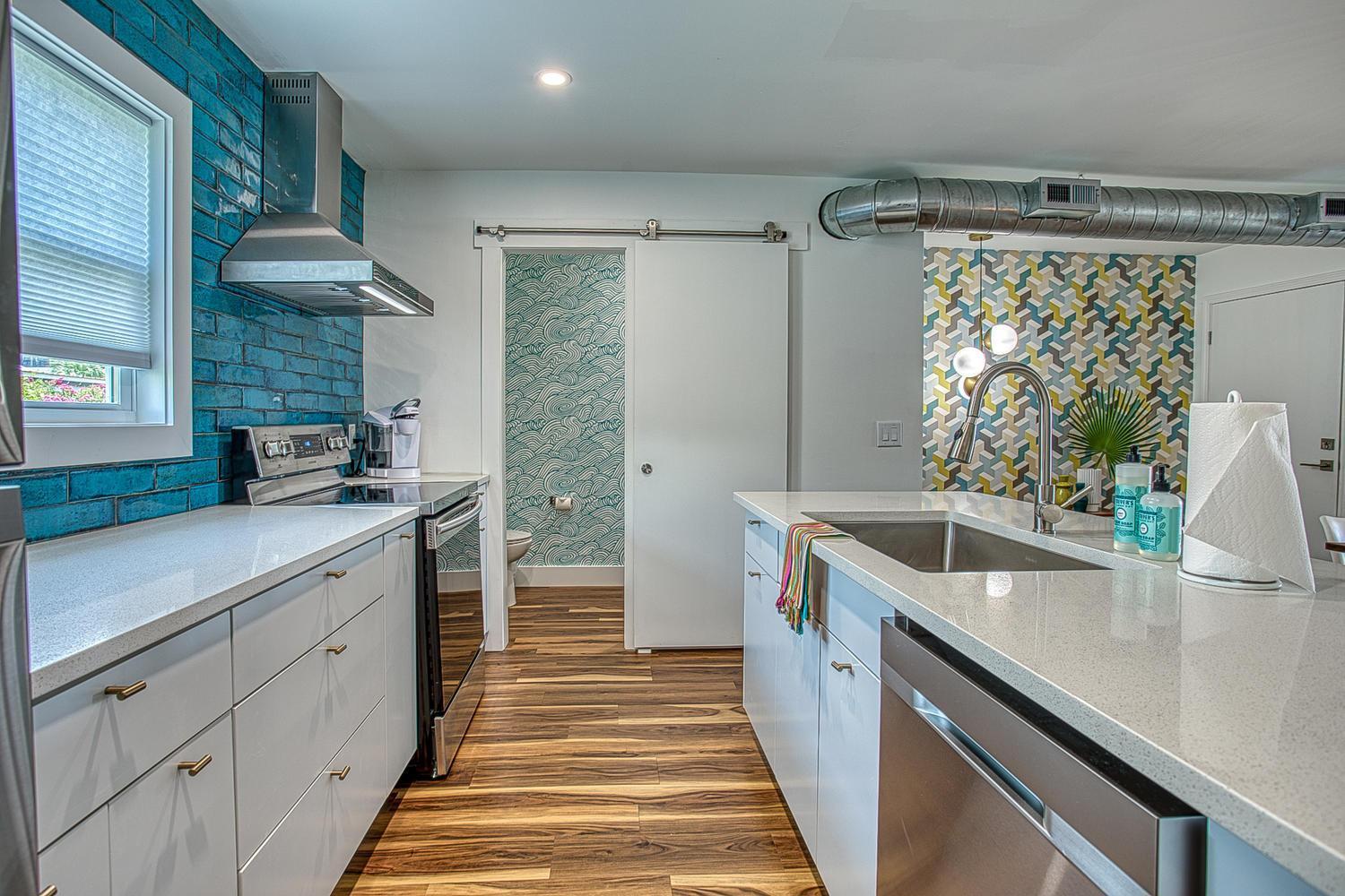 Gulf Views! Only 30 Seconds To The Modern Amenities Meets Vintage Charm Holiday home *