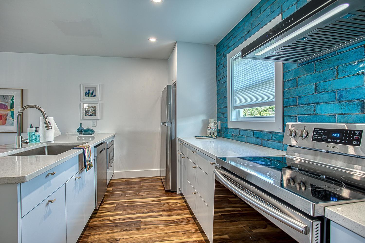 Holiday home Gulf Views! Only 30 Seconds To The Modern Amenities Meets Vintage Charm